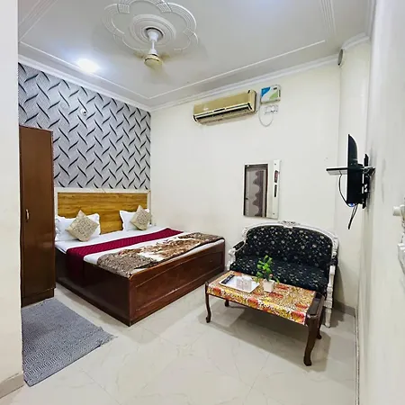 The Super Residency - Near Nizamuddin Markaz & Auliya Dargha New Delhi Room photo