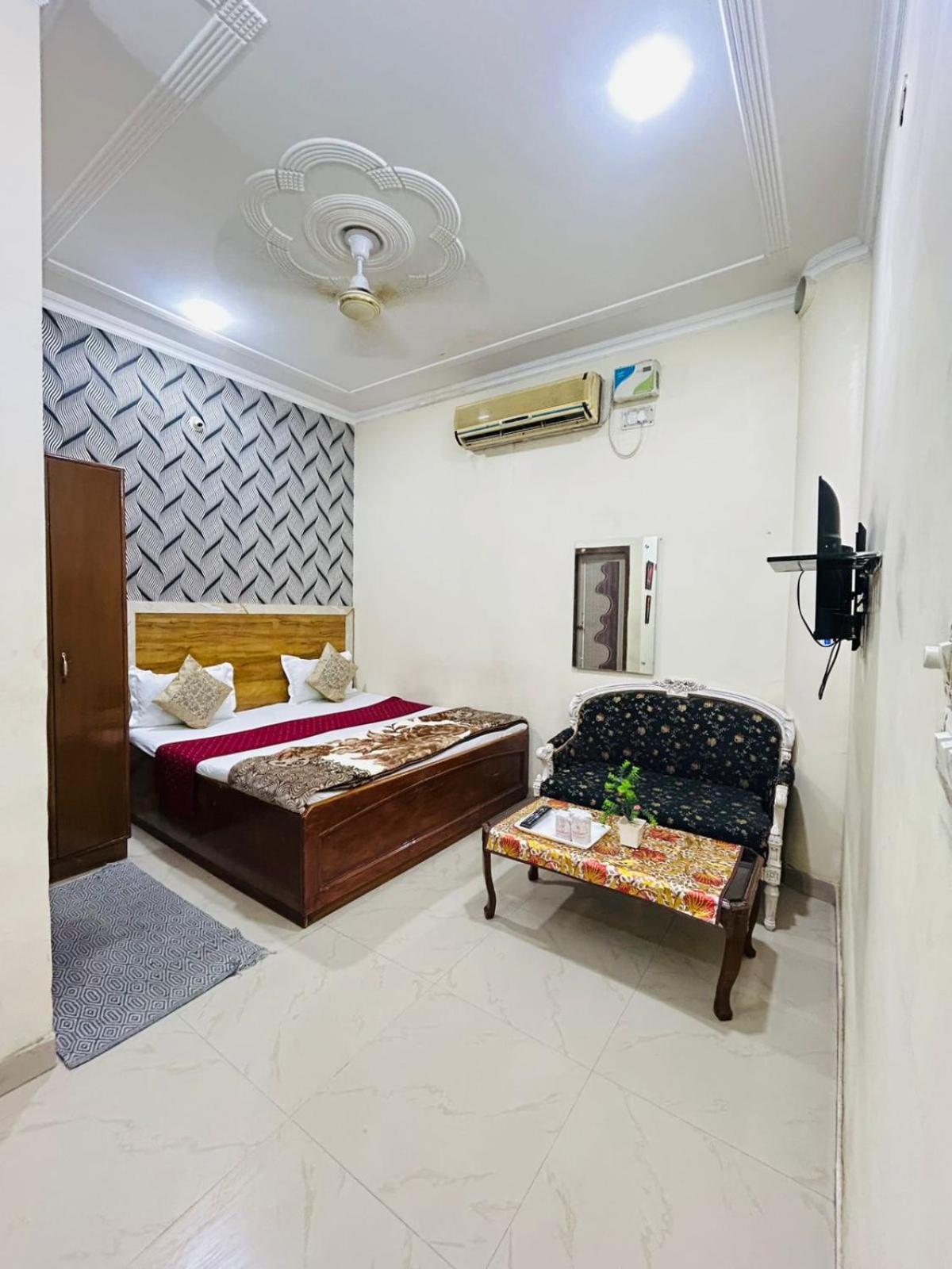The Super Residency - Near Nizamuddin Markaz & Auliya Dargha Homestay *