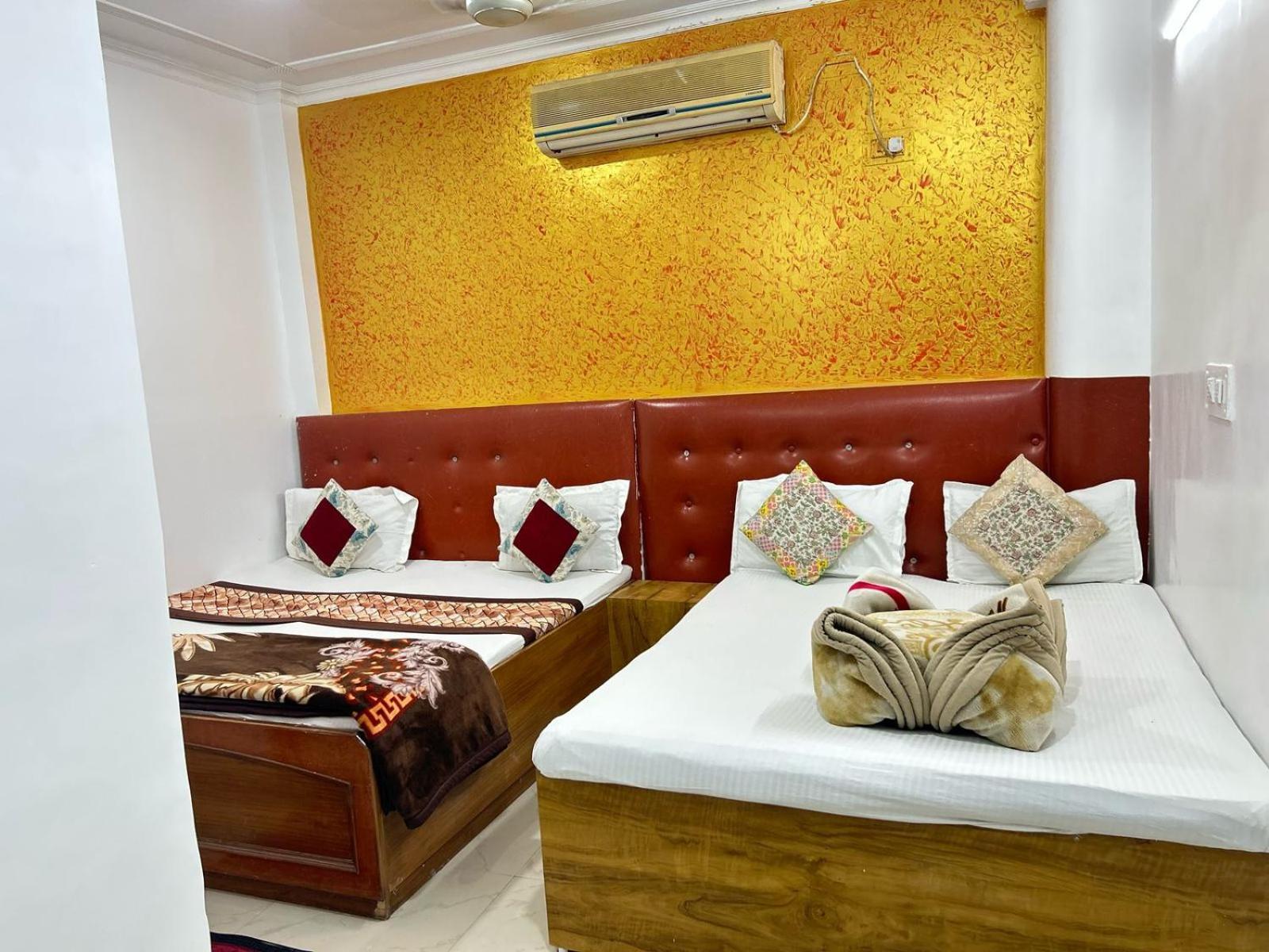 The Super Residency - Near Nizamuddin Markaz & Auliya Dargha Homestay *